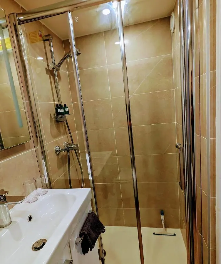 Appartement Au Coeur De Saint-Germain-Des-Pres Paris 0*,  France
